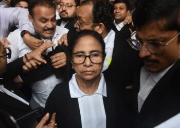 कलकत्ता उच्च न्यायालय में ममता के खिलाफ वकीलों ने लगाए ‘चोर-चोर’ के नारे