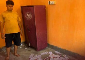 टीएमसी के कार्यालय से बड़ी संख्या में मतदाता पहचान पत्र और आधार कार्ड बरामद