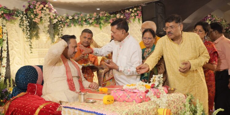 श्रीराम कथा का द्वितीय दिवस : राम जन्मोत्सव और अहिल्या उद्धार से भावविह्वल हुए श्रद्धालु