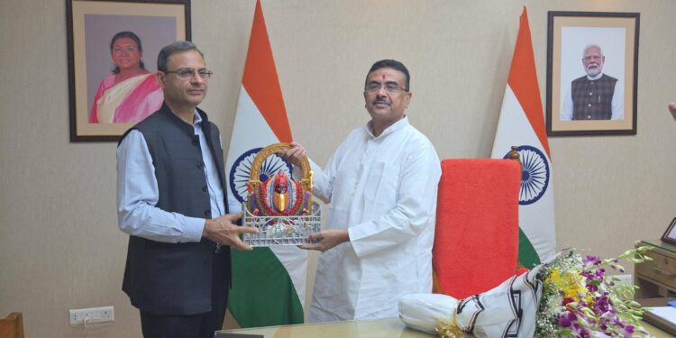 राज्य बजट से पहले भारतीय रिजर्व बैंक के गवर्नर संजय मल्होत्रा और बंगाल के सीएम शुभेंदु अधिकारी की हुूई मुलाकात